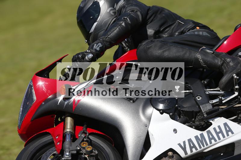 /Archiv-2024/29 12.06.2024 MOTO.CH Track Day ADR/Gruppe gelb/32